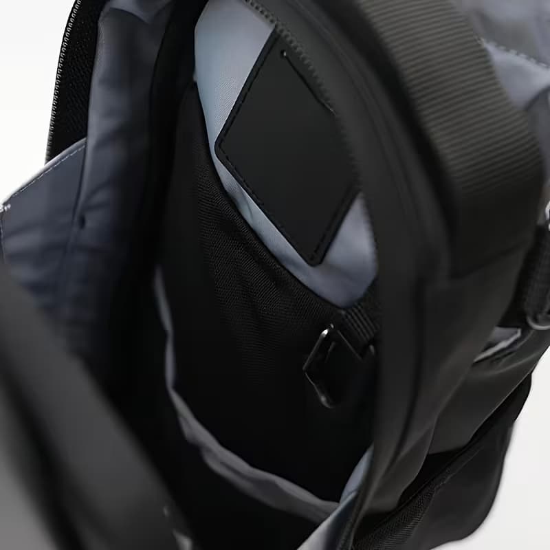 Bolso Deportivo Magnético con Múltiples Compartimentos